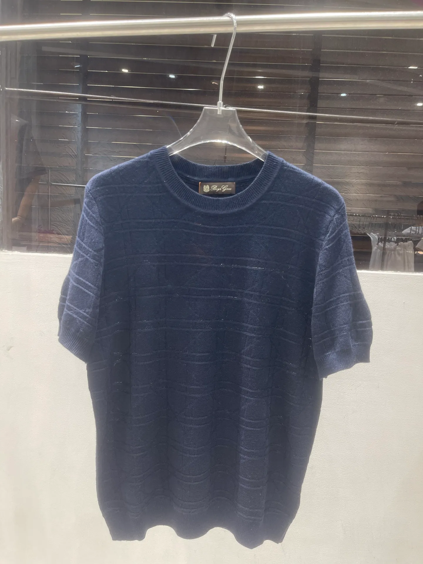 Mulberry silk sheep wool knitted short sleeves. Breathable sweat-wicking upper body. Sizes:m 3x Color: Black White Card Color Blue Style Number: 0008